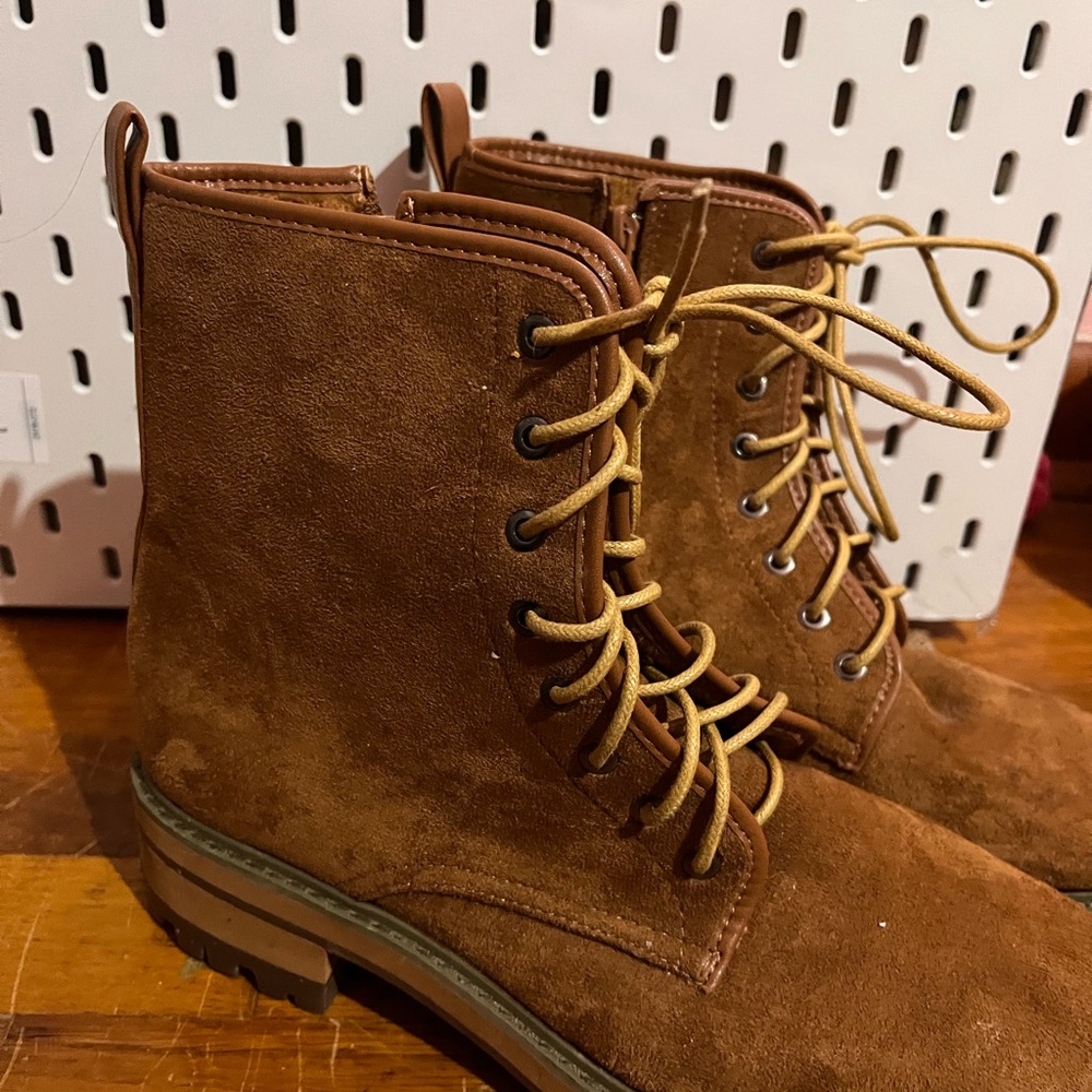 Lace up chestnut women combat boots